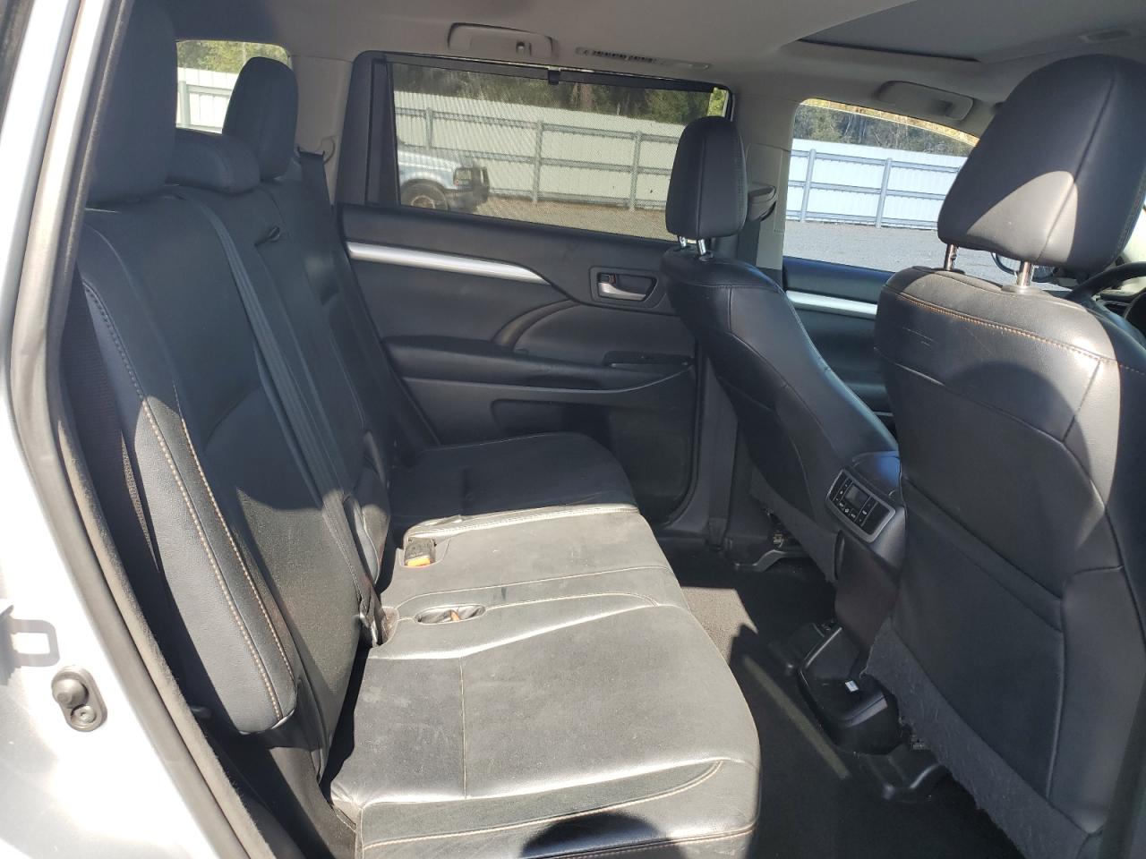 2014 Toyota Highlander - Image 11
