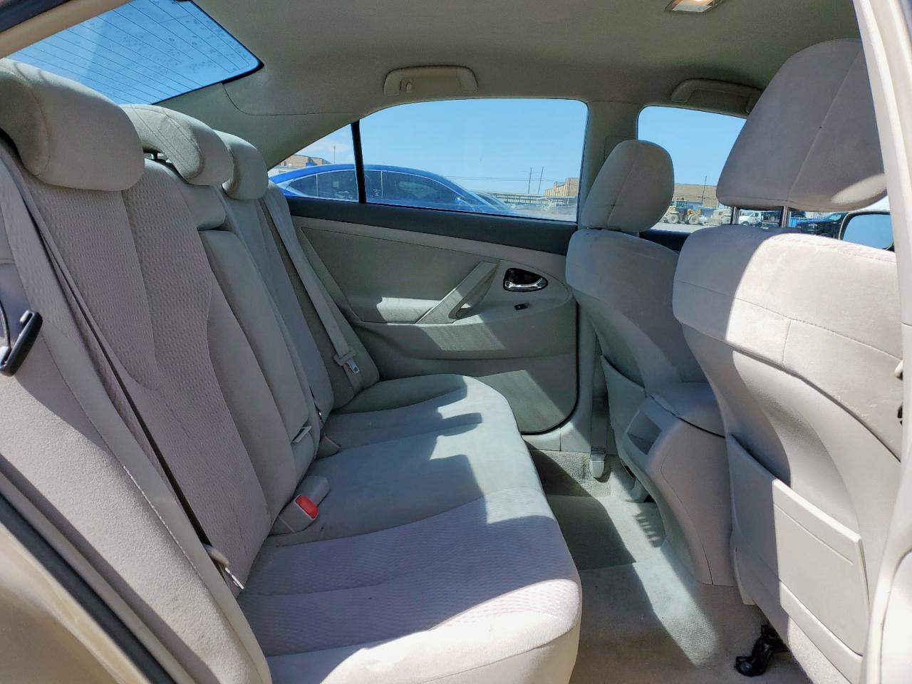 2011 Toyota Camry - Image 10