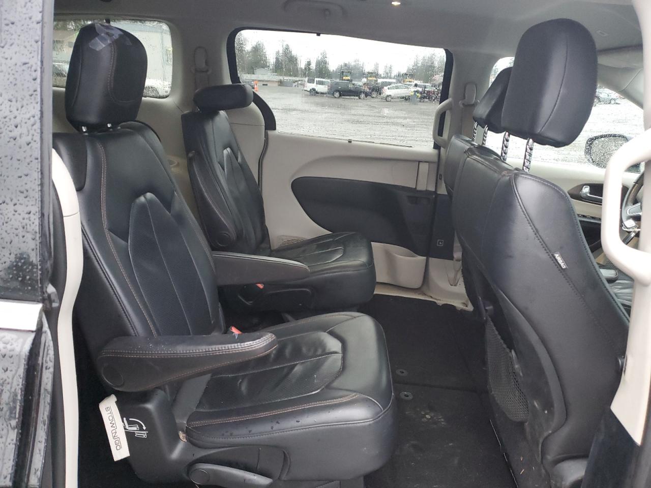 2018 Chrysler Pacifica - Image 11