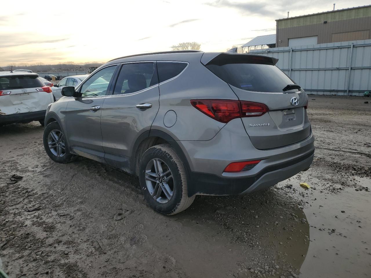 2018 Hyundai Santa Fe - Image 2