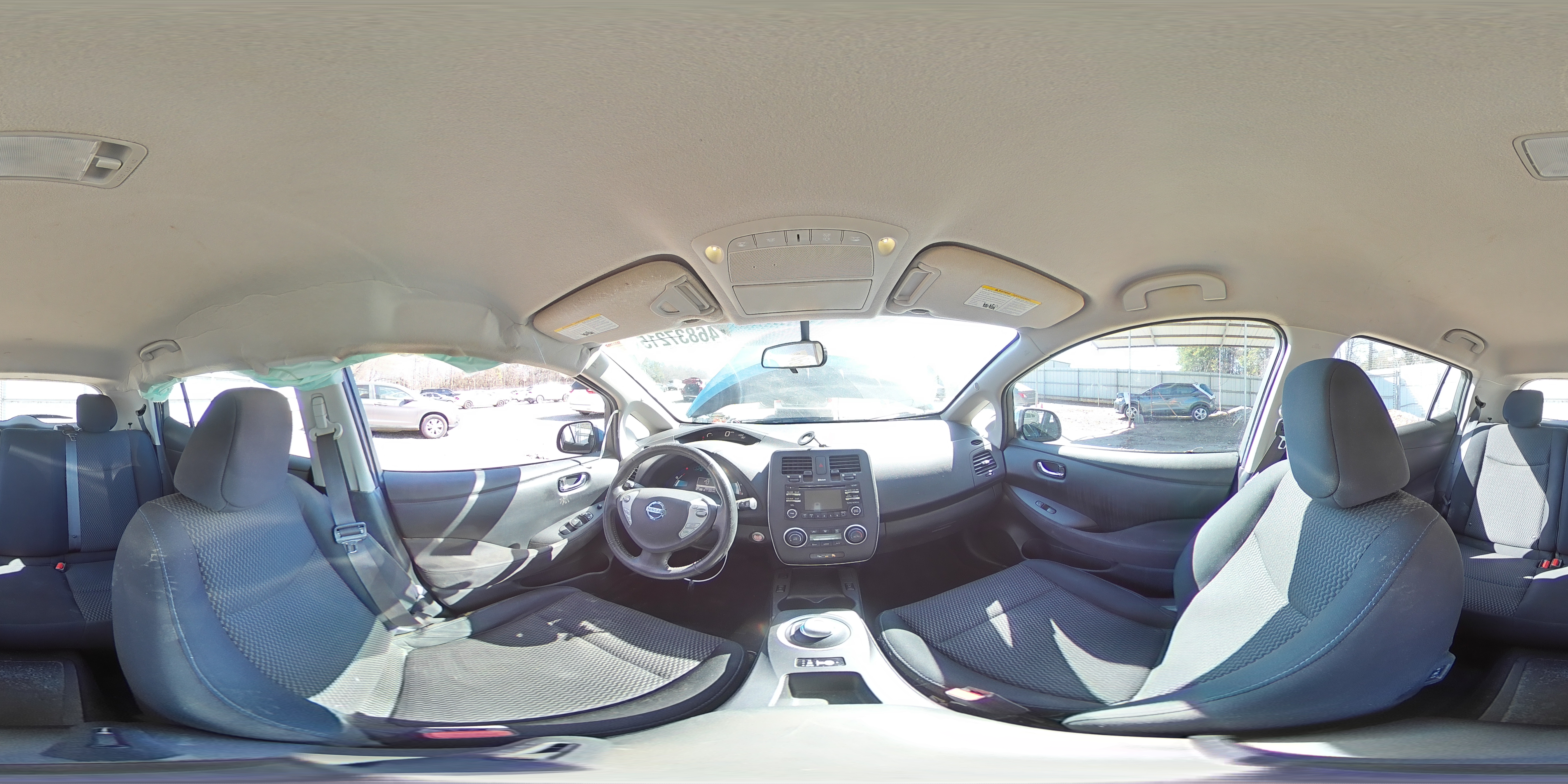 2015 Nissan Leaf - Image 14