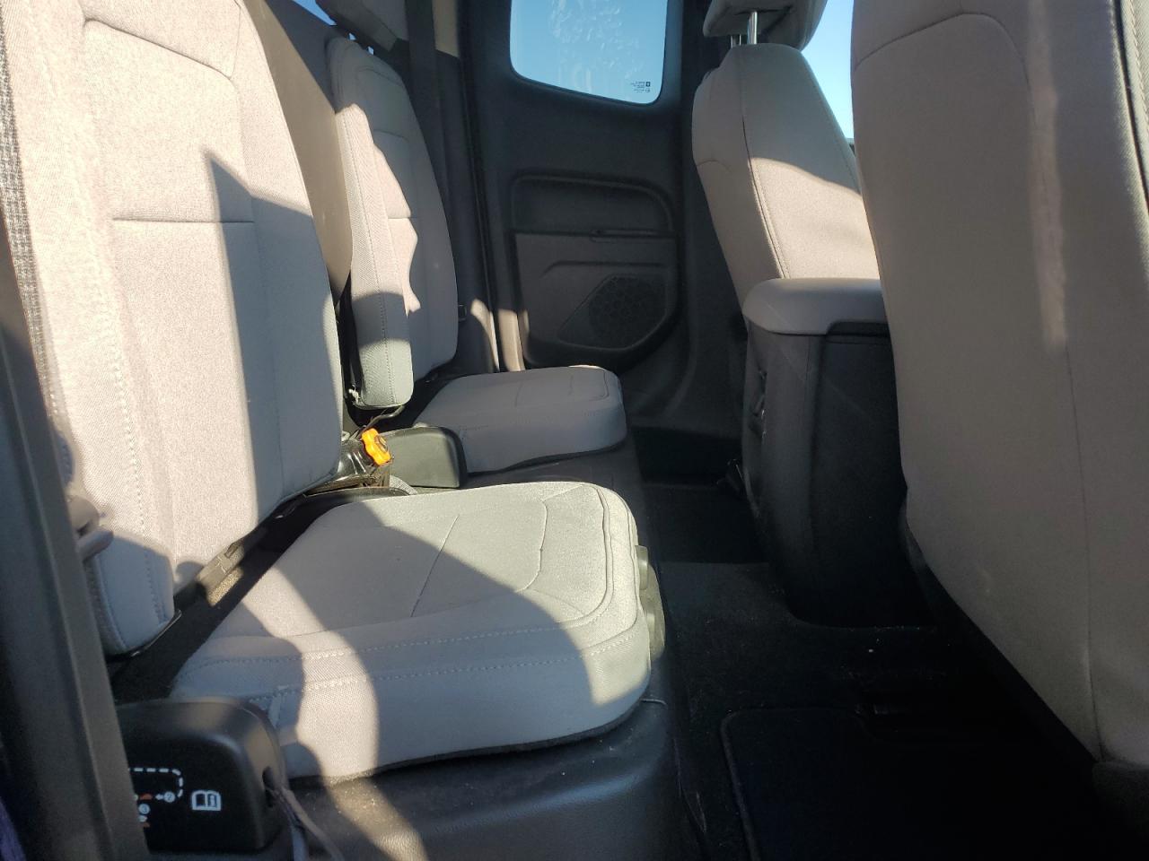 2015 Chevrolet Colorado - Image 11