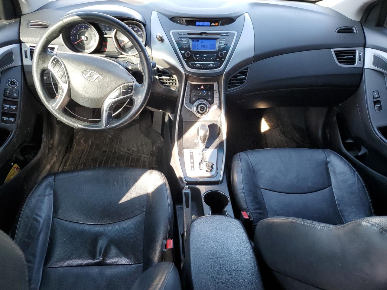 2013 Hyundai Elantra - Image 8