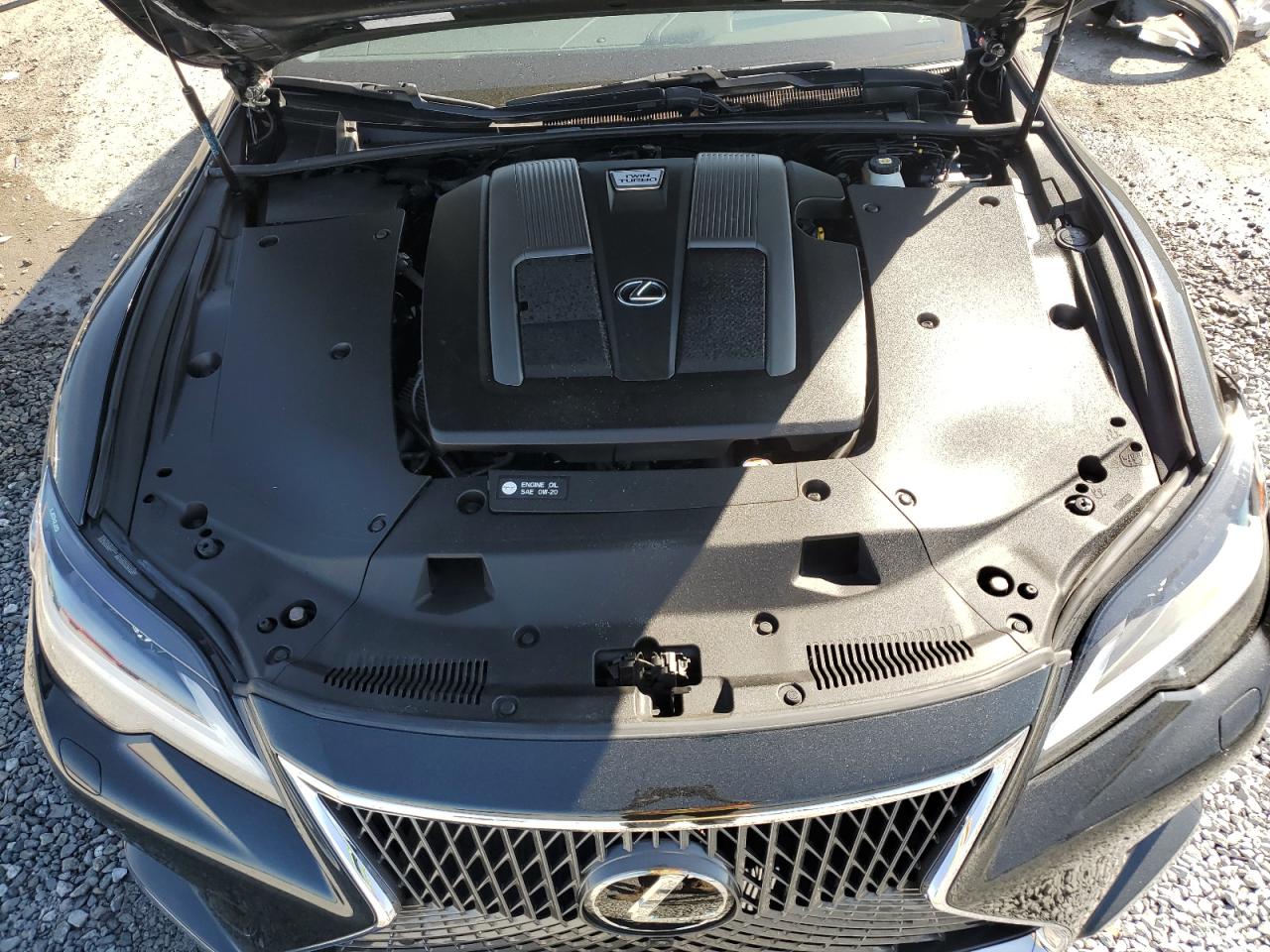 2022 Lexus LS - Image 11