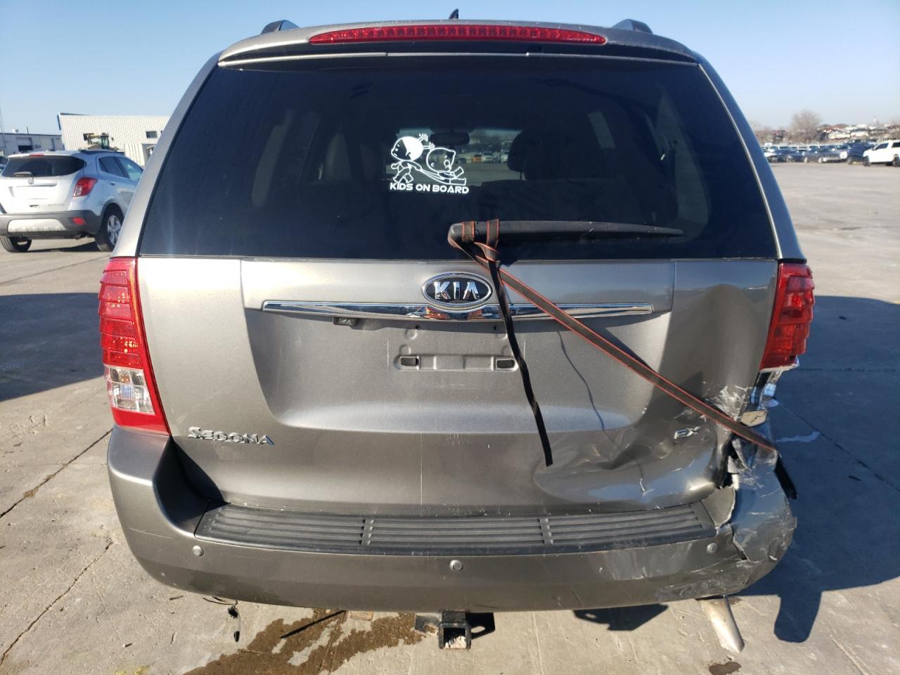 2012 Kia Sedona - Image 6