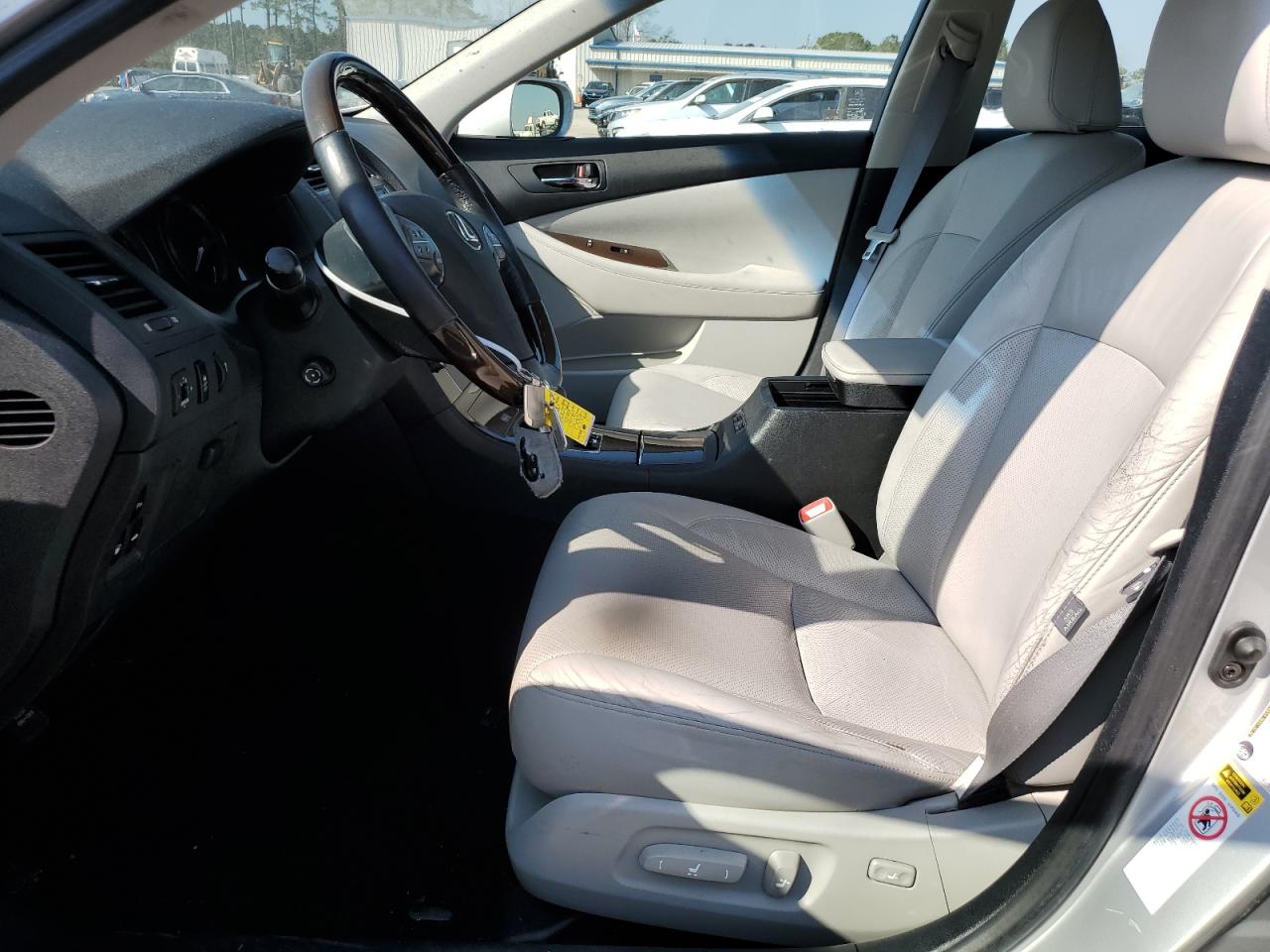 2010 Lexus ES - Image 7