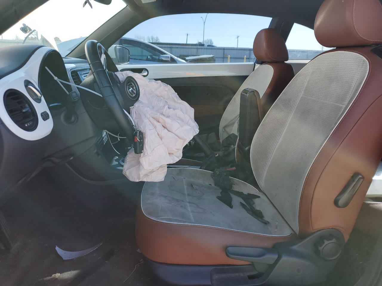 2015 Volkswagen Beetle - Image 7