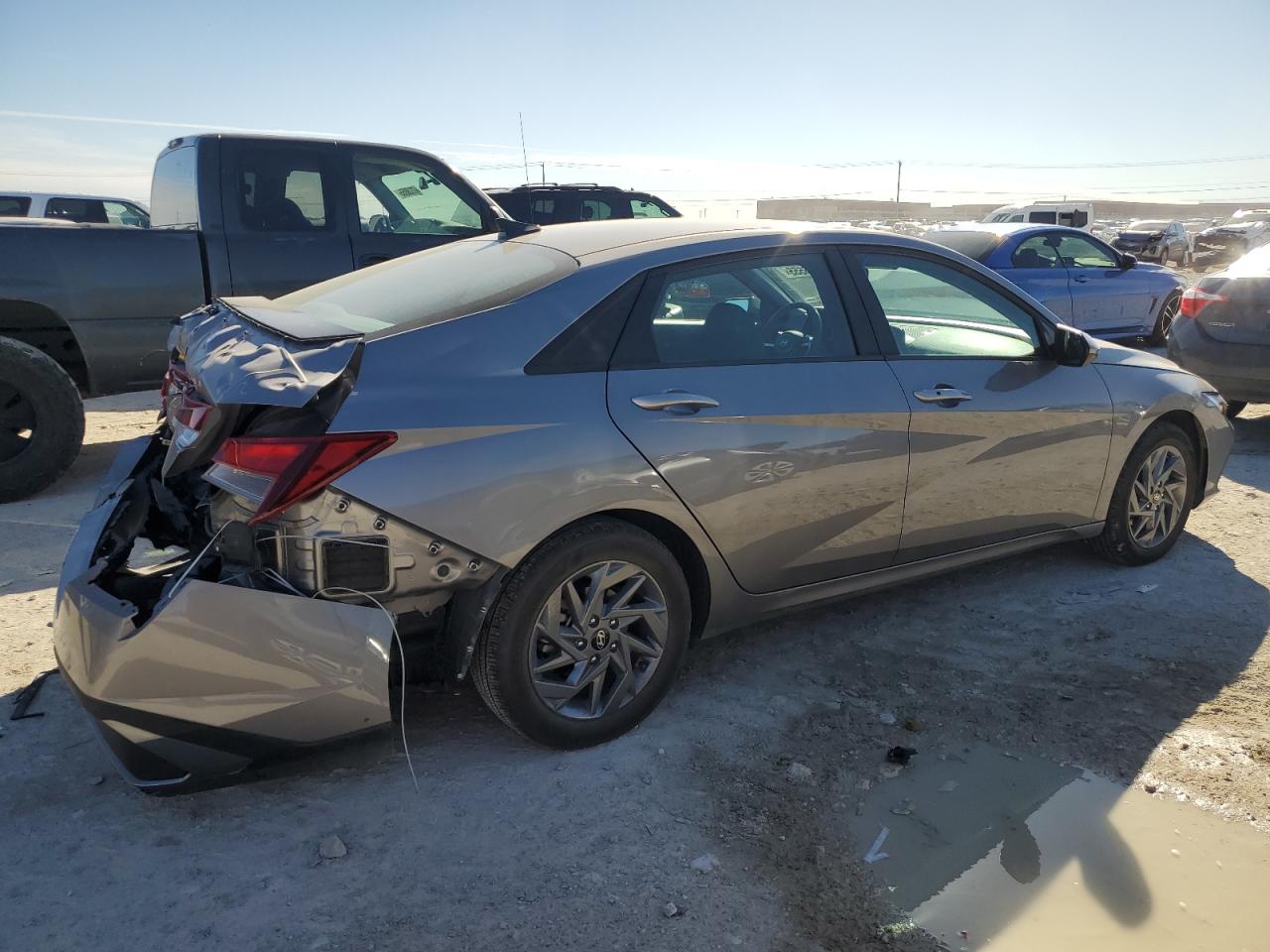 2024 Hyundai Elantra - Image 3