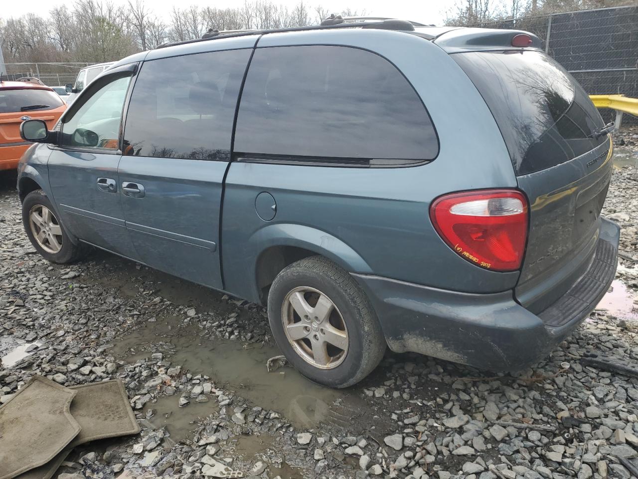2006 Dodge Caravan - Image 2