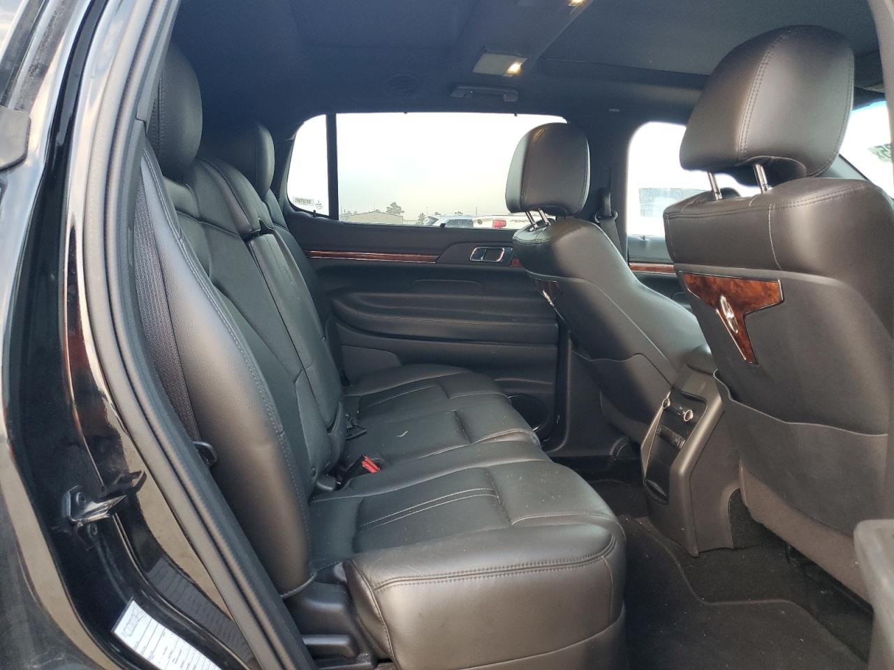 2018 Lincoln MKT - Image 11