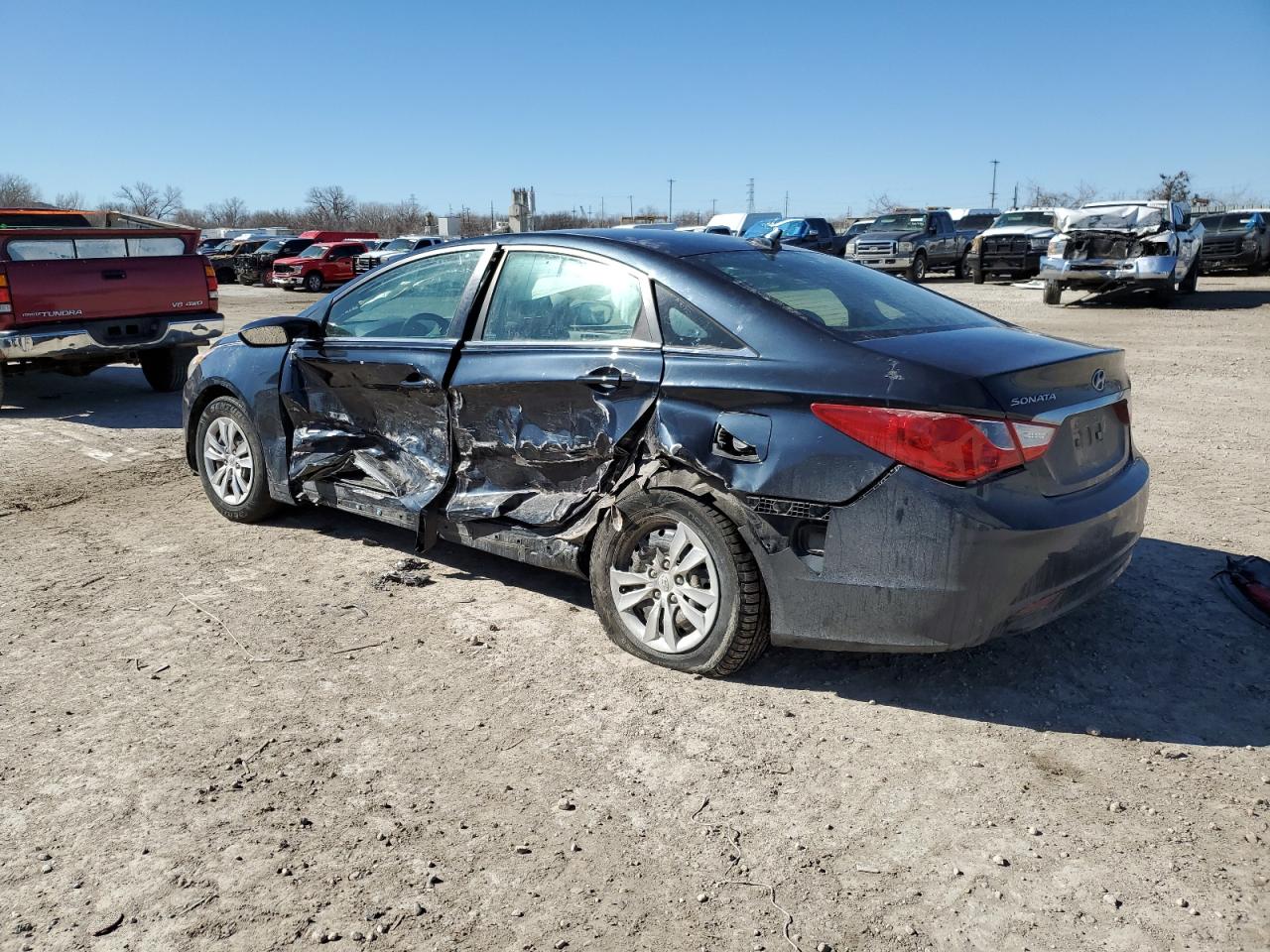 2011 Hyundai Sonata - Image 2