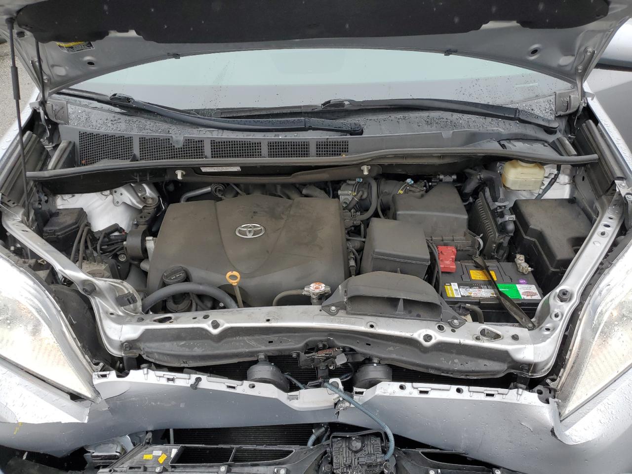 2018 Toyota Sienna - Image 13