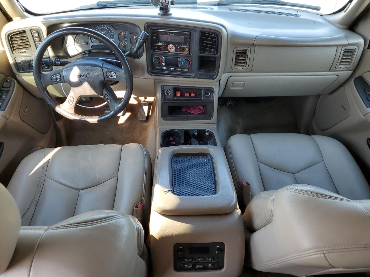 2004 GMC Yukon - Image 8
