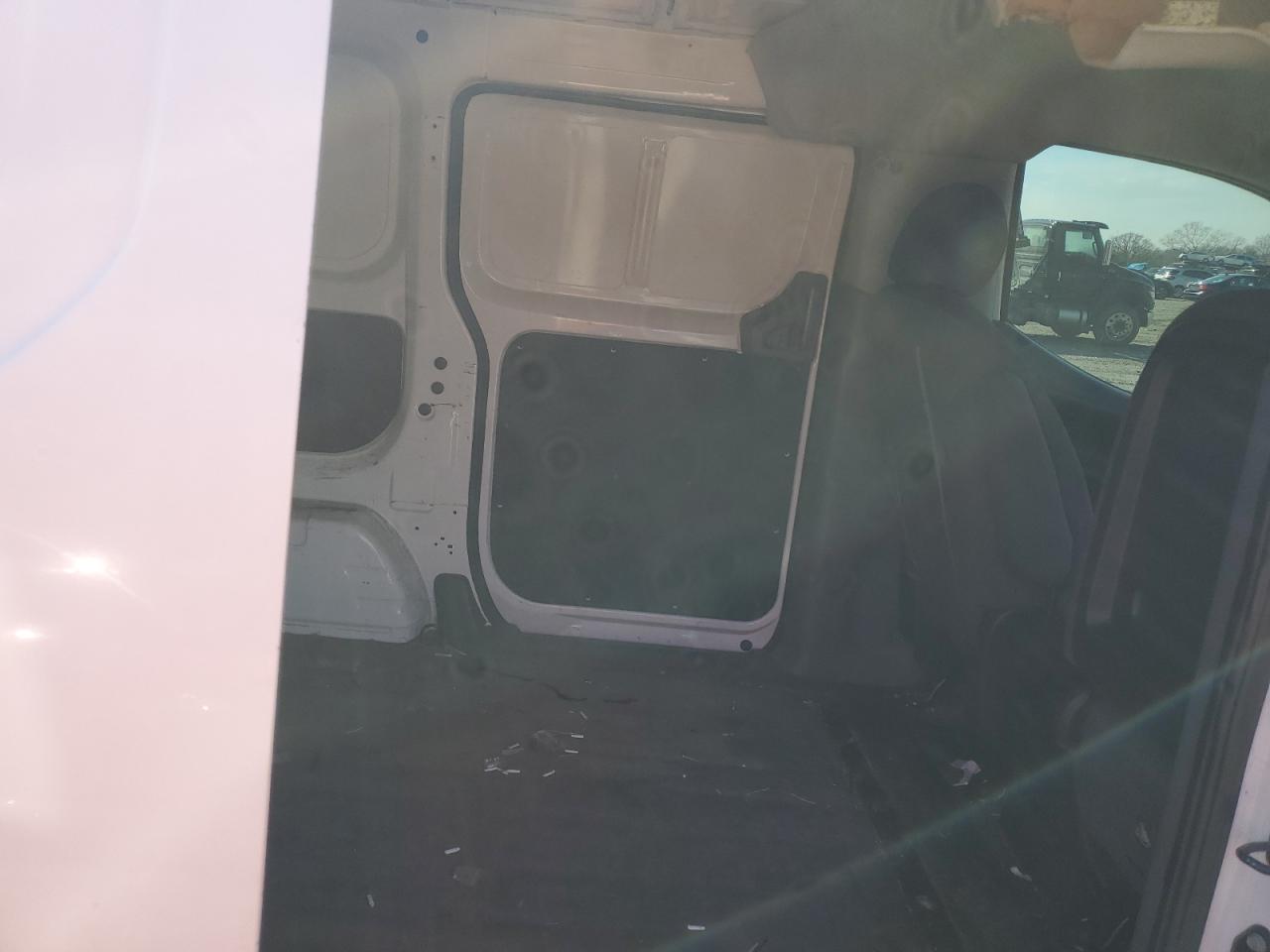 2015 Nissan NV - Image 11