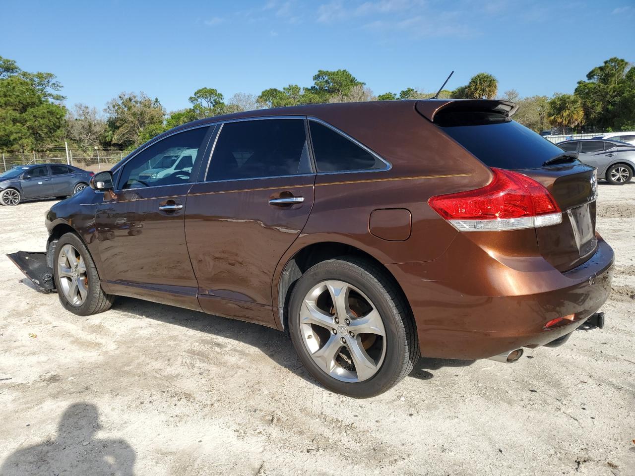 2011 Toyota Venza - Image 2