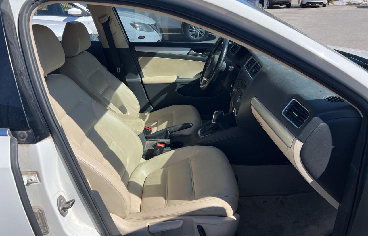 2014 Volkswagen Jetta - Image 5