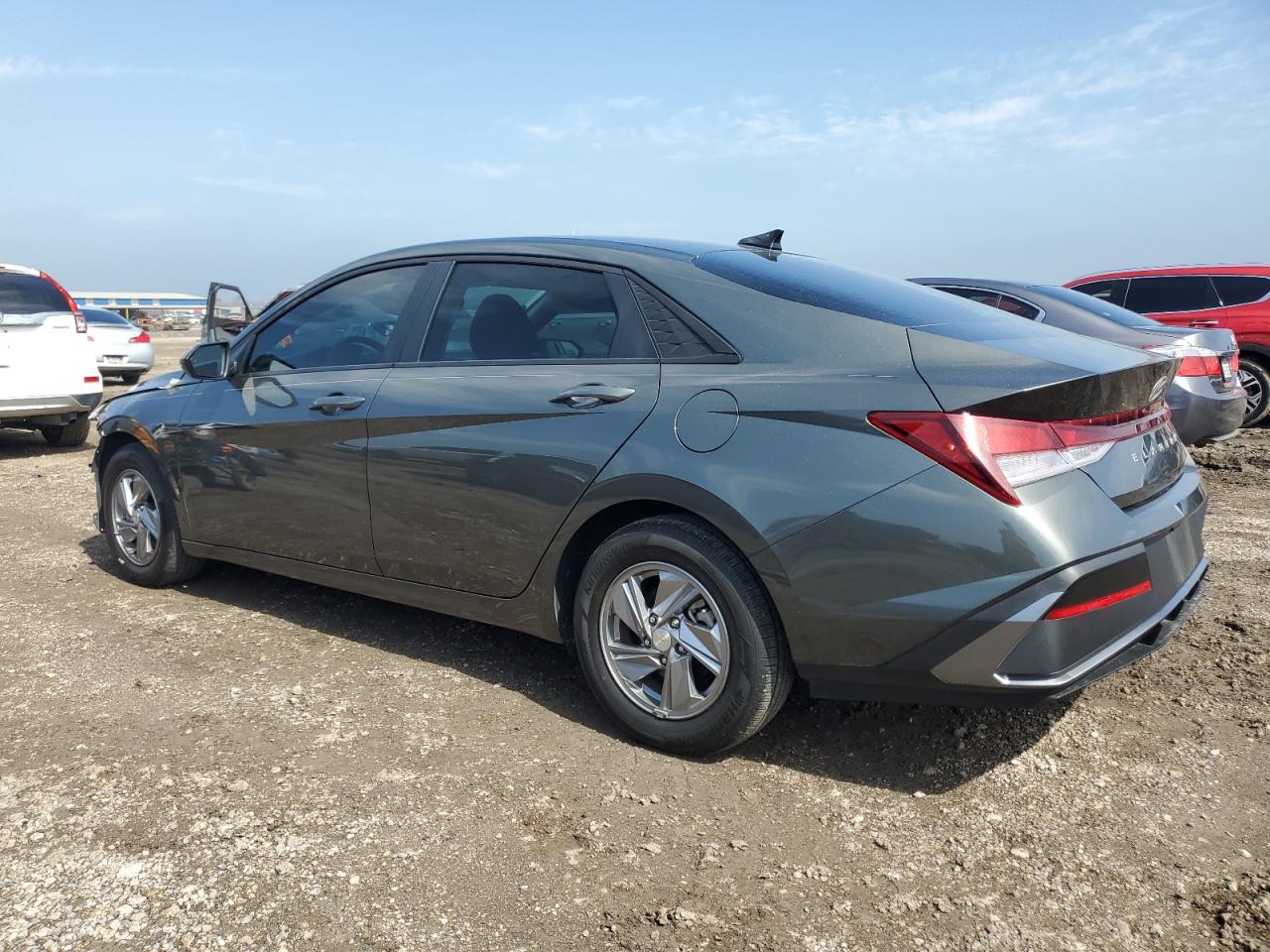 2024 Hyundai Elantra - Image 2