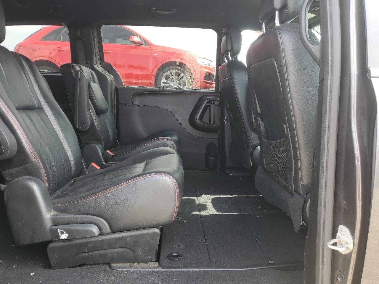 2018 Dodge Caravan - Image 11