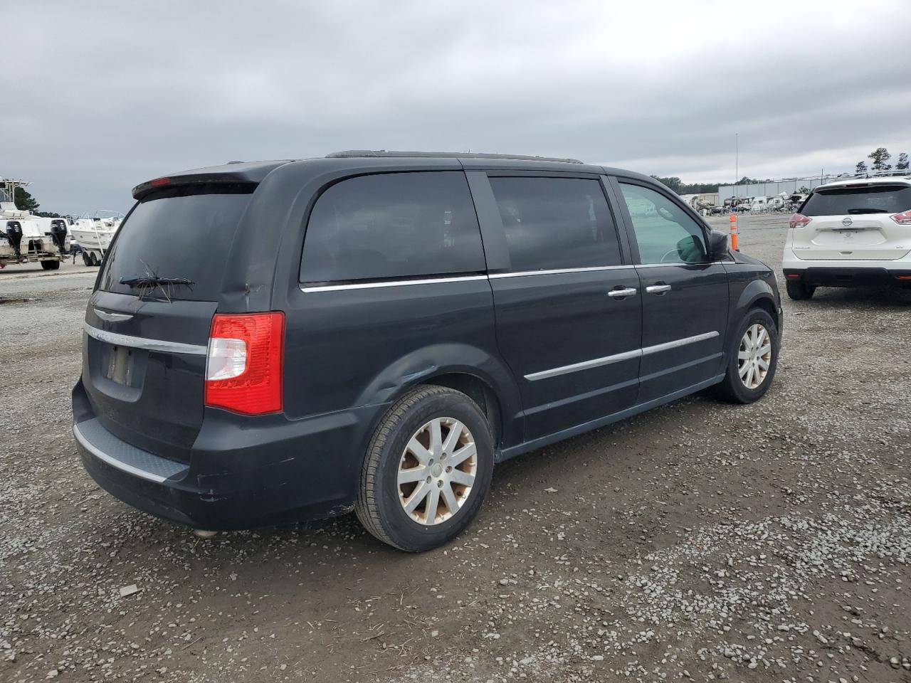 2015 Chrysler Town & Country - Image 3