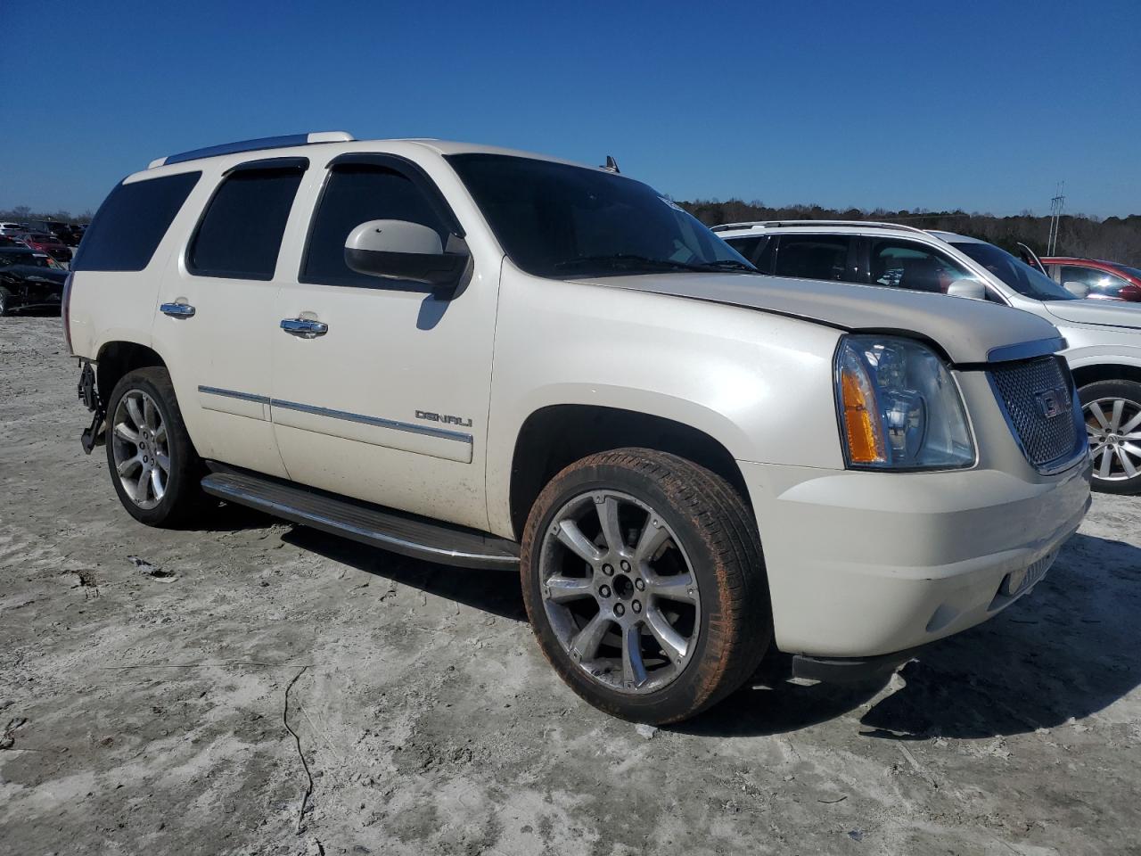 2014 GMC Yukon - Image 4