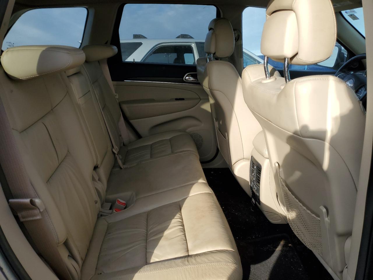 2014 Jeep Grand Cherokee - Image 10