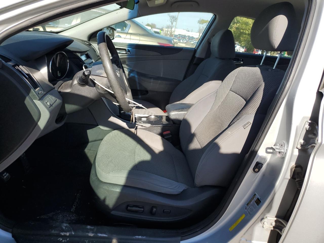 2011 Hyundai Sonata - Image 7