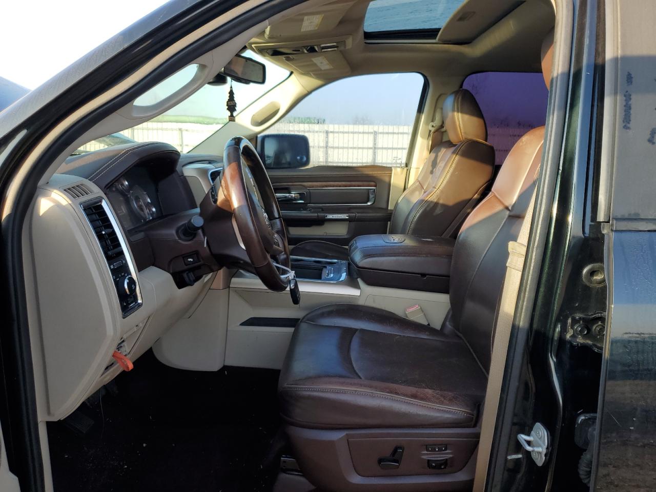 2016 RAM 1500 - Image 7