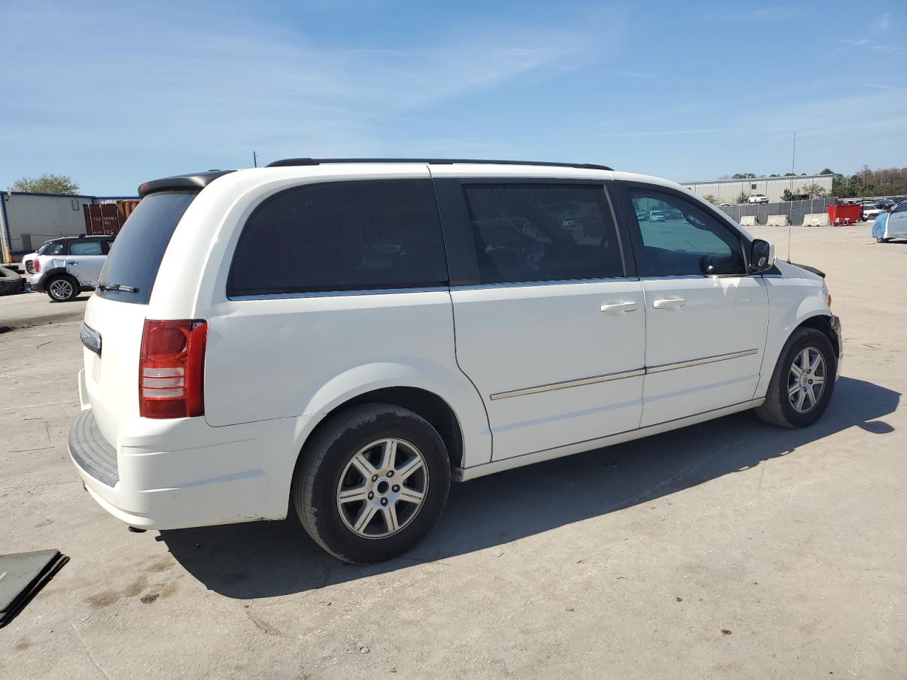 2010 Chrysler Town & Country - Image 3