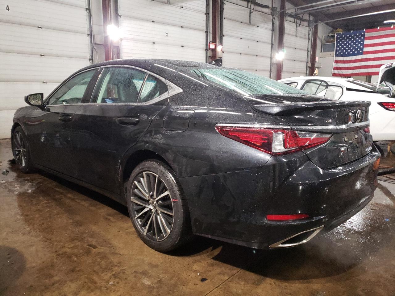 2022 Lexus ES - Image 2