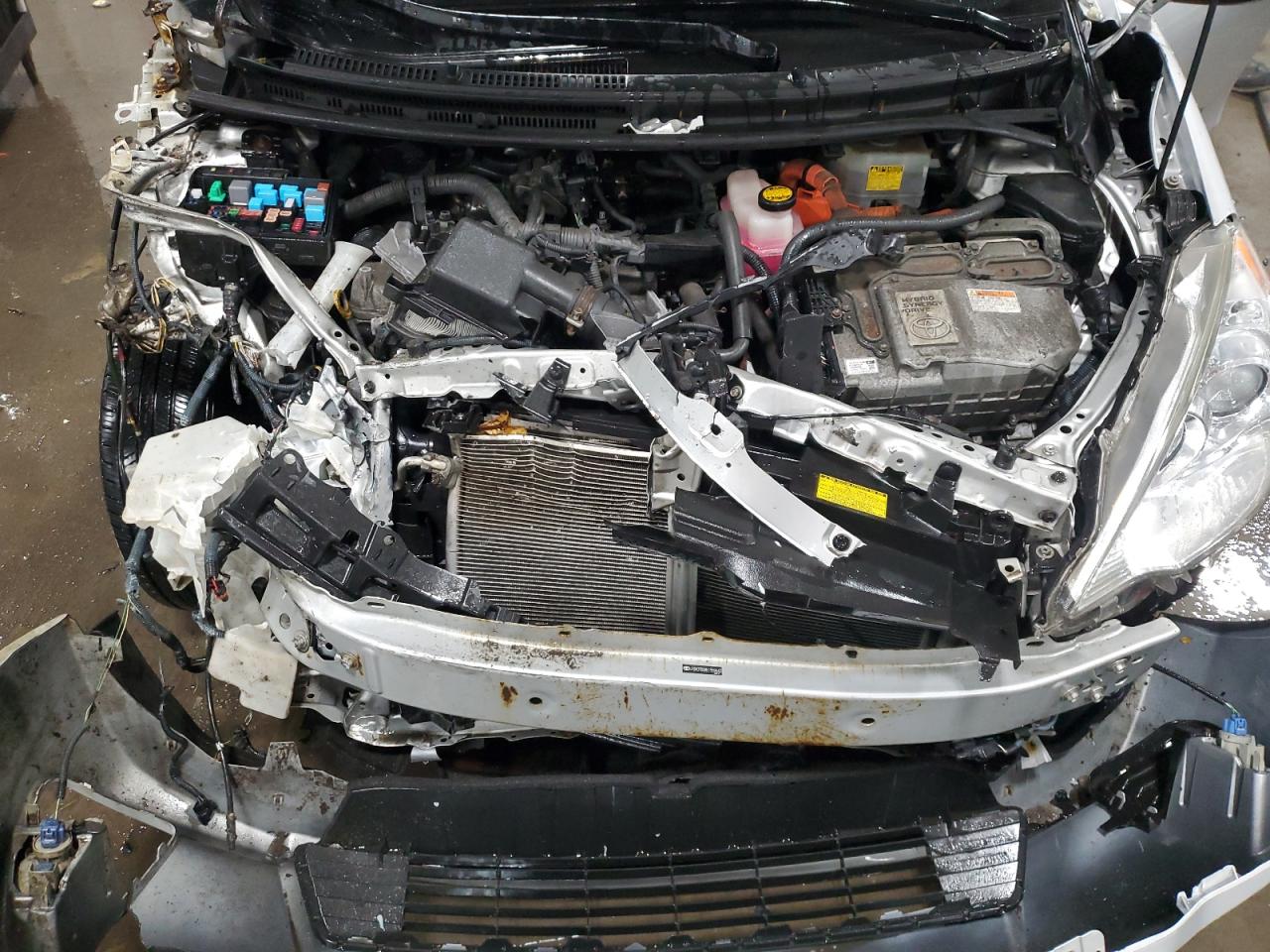 2014 Toyota Prius - Image 13