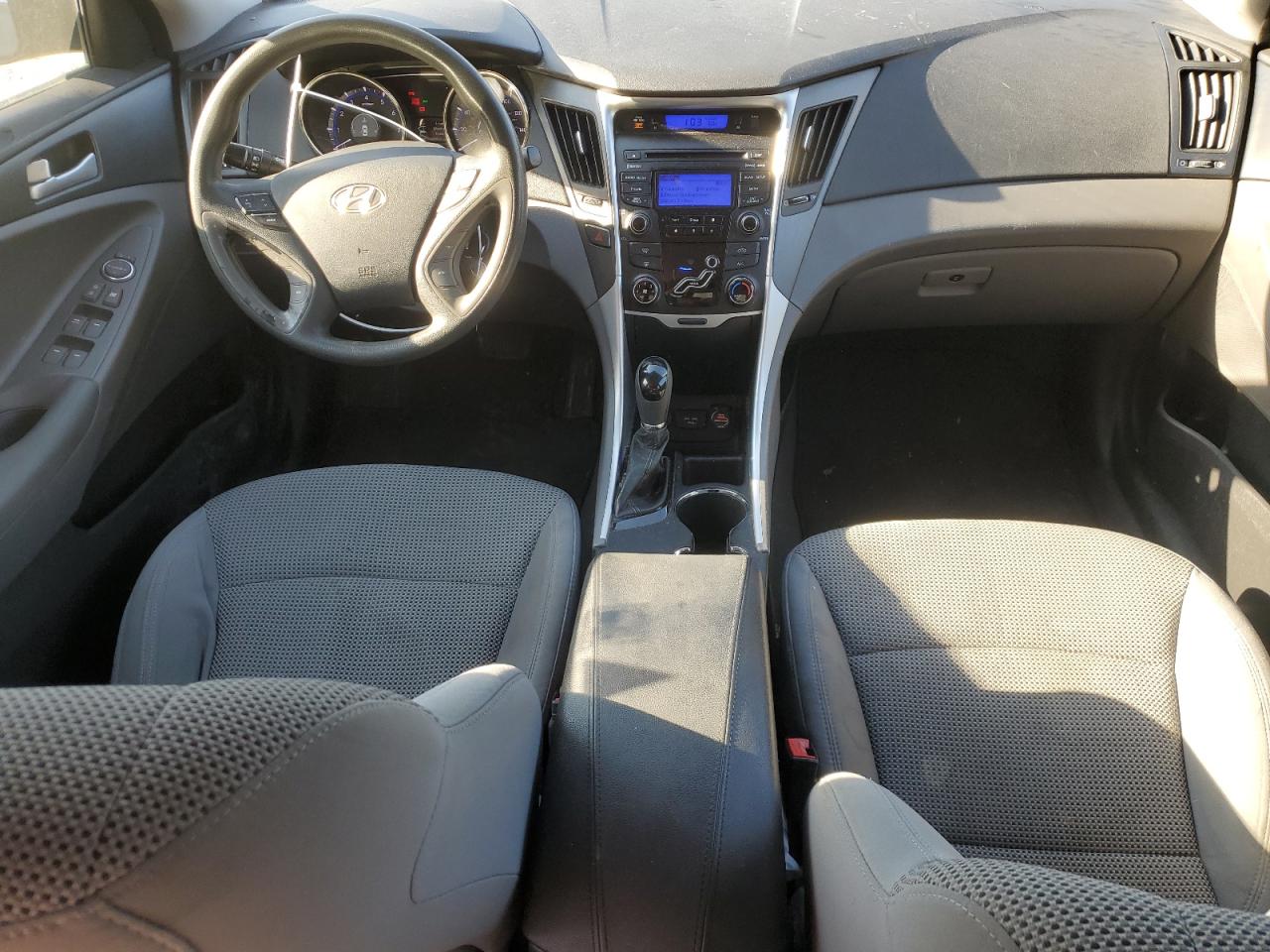2013 Hyundai Sonata - Image 8