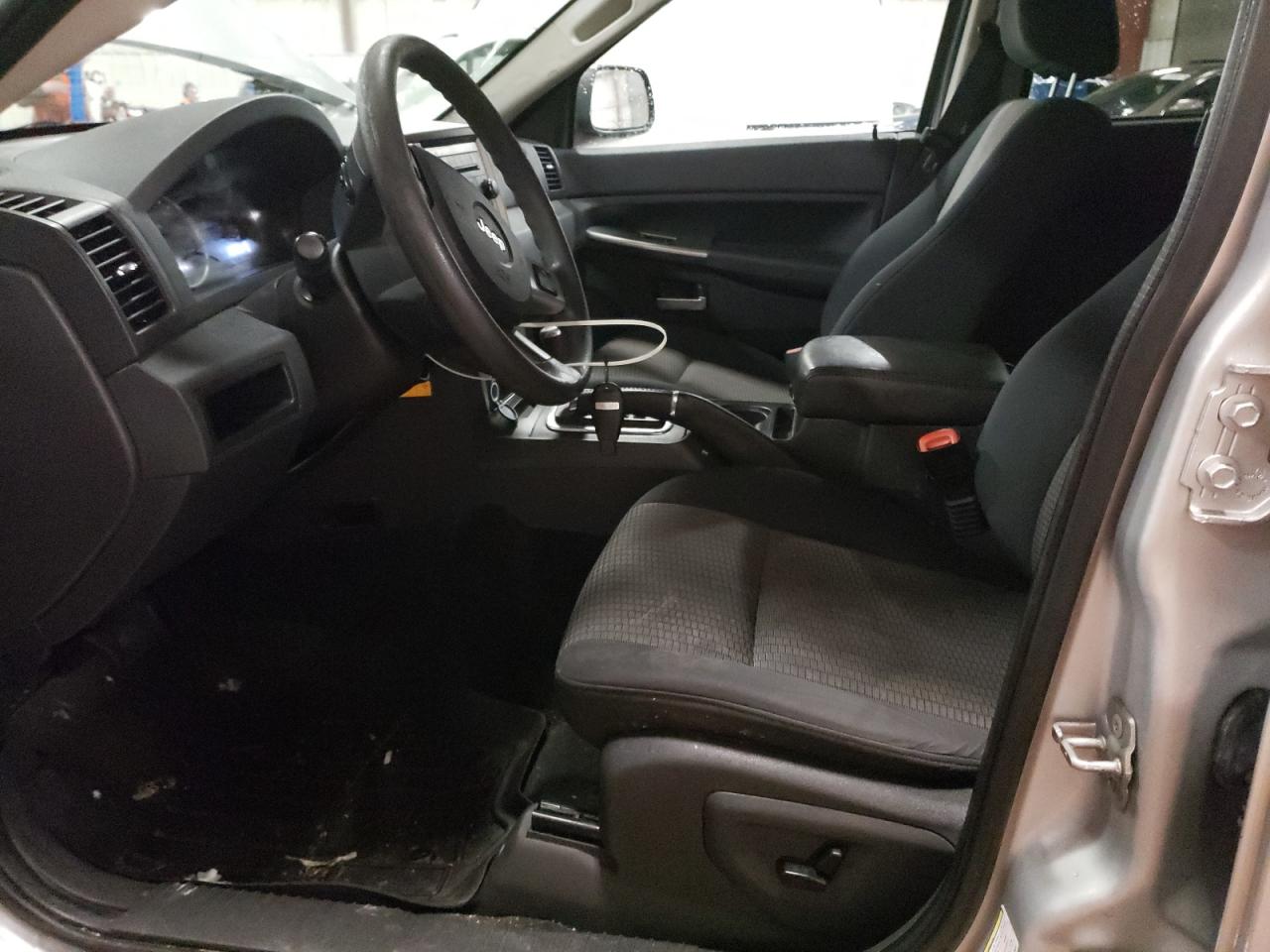 2010 Jeep Grand Cherokee - Image 7