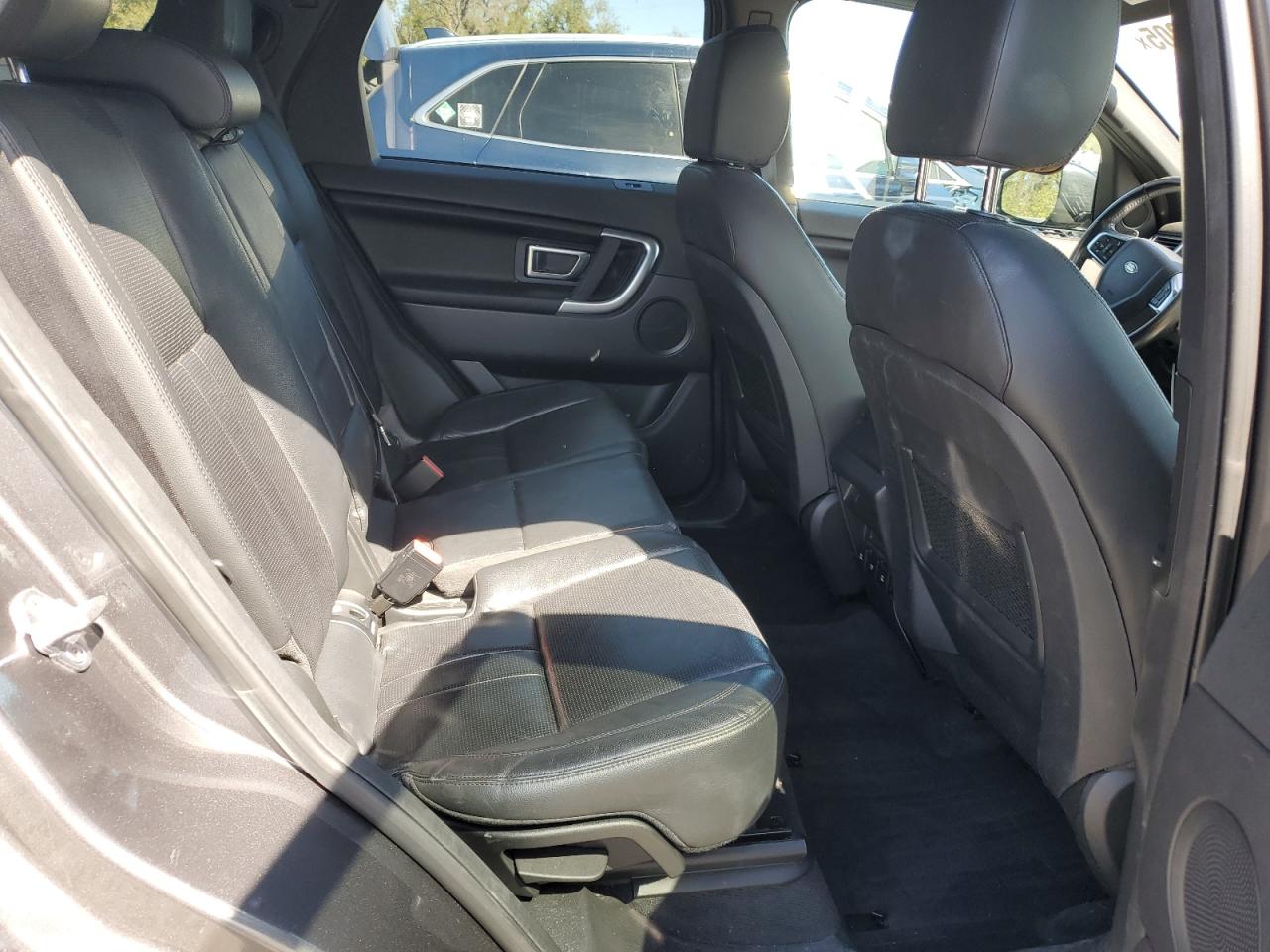 2018 Land Rover Discovery - Image 11