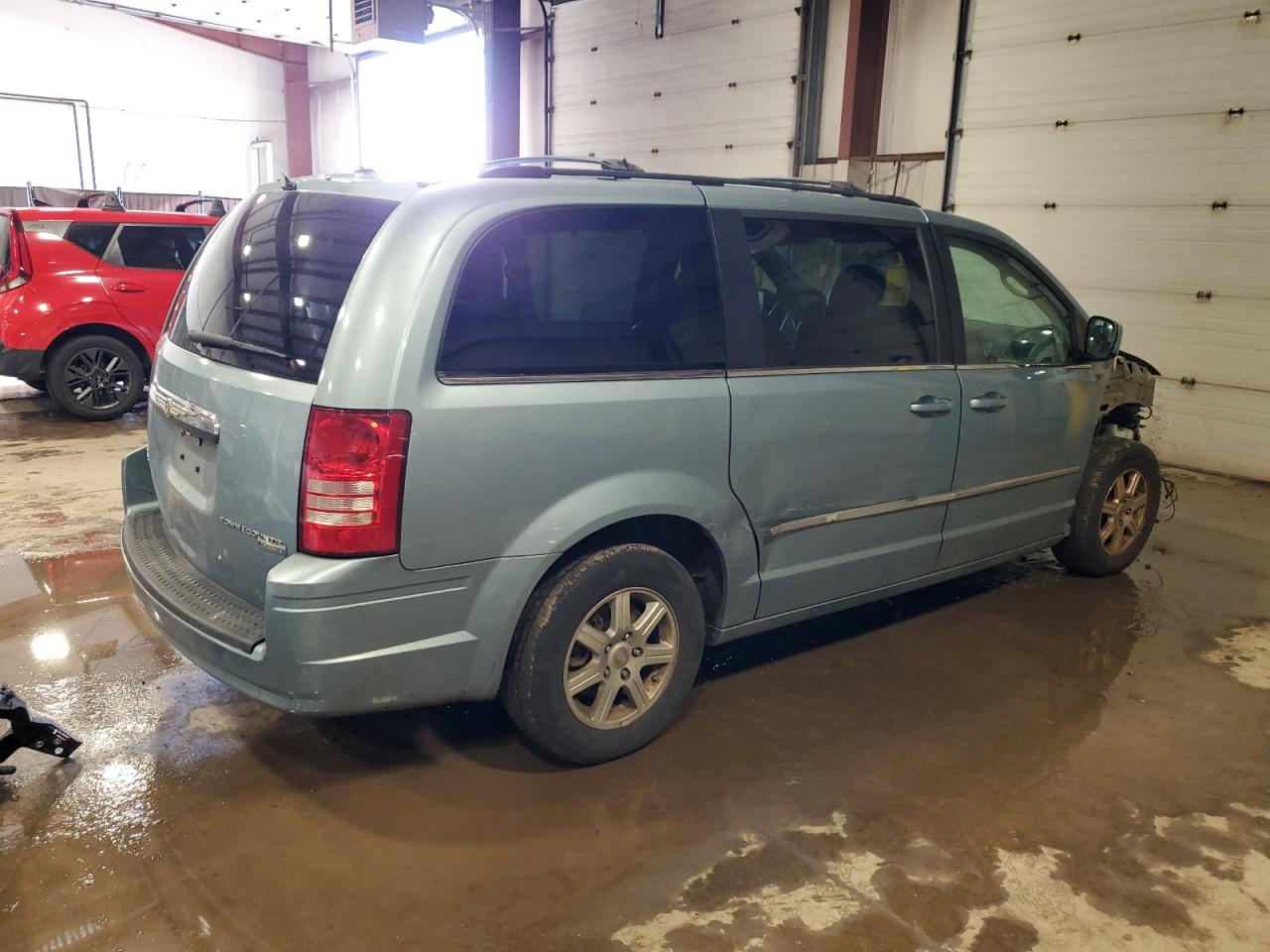 2009 Chrysler Town & Country - Image 3