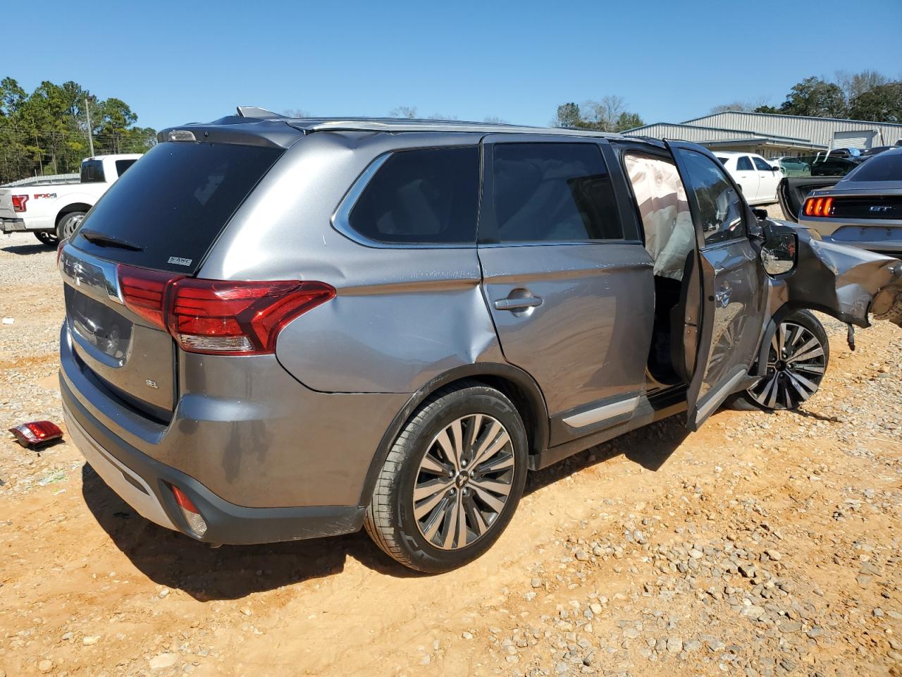 2020 Mitsubishi Outlander - Image 3