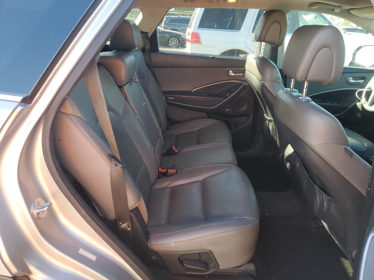 2015 Hyundai Santa Fe - Image 11