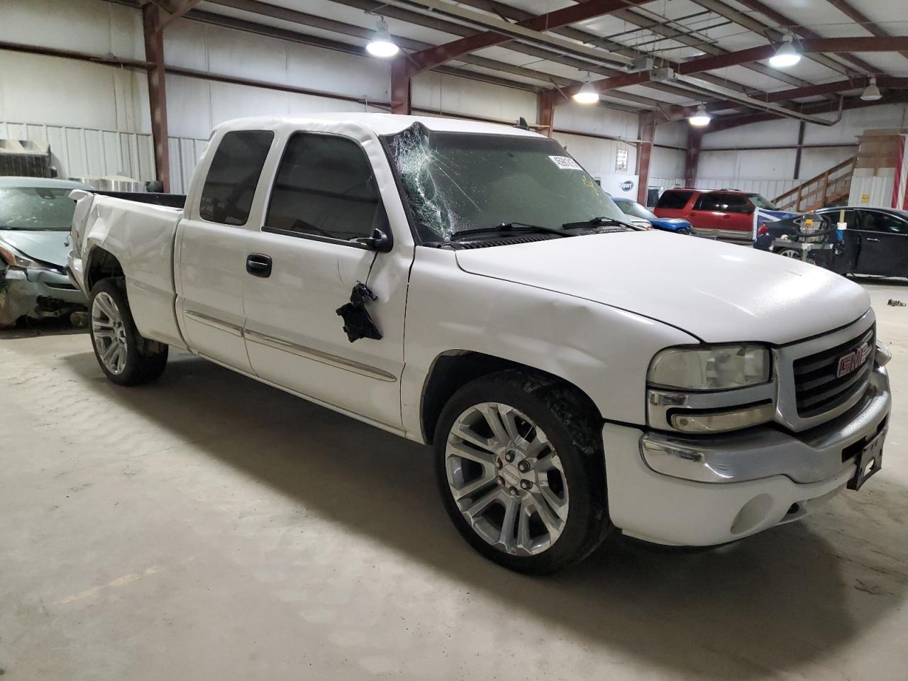 2006 GMC Sierra - Image 4