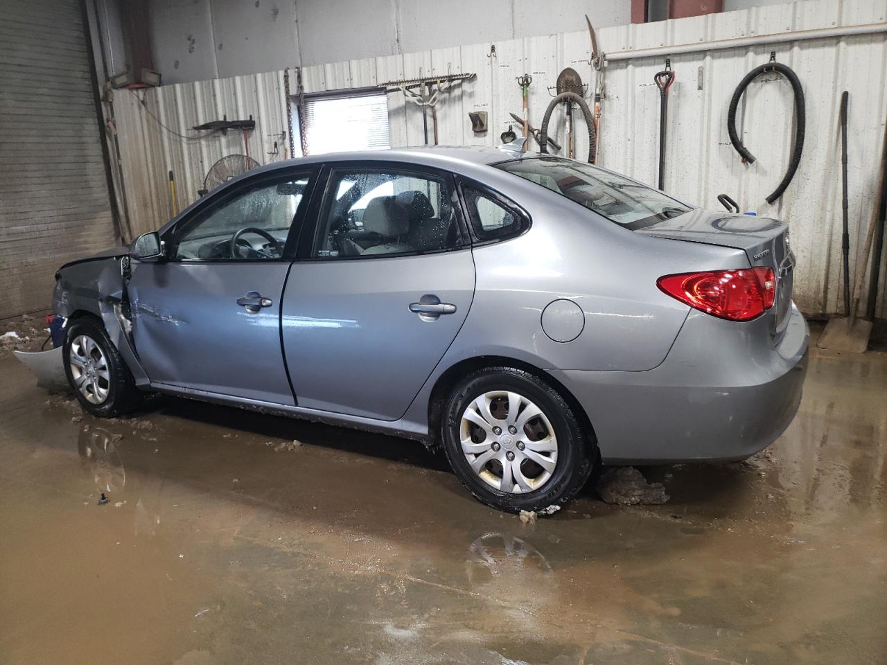 2010 Hyundai Elantra - Image 2
