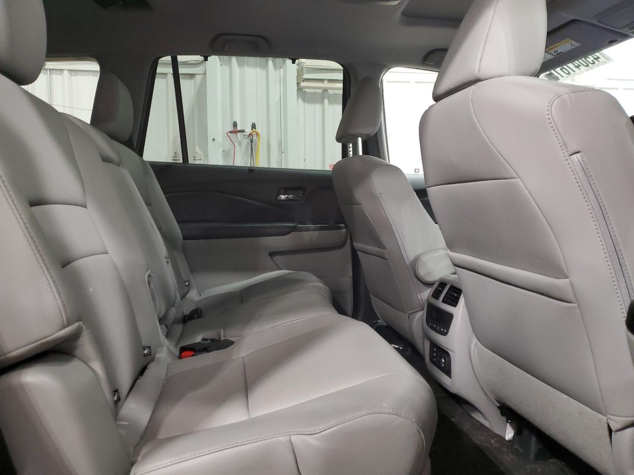 2017 Honda Pilot - Image 11