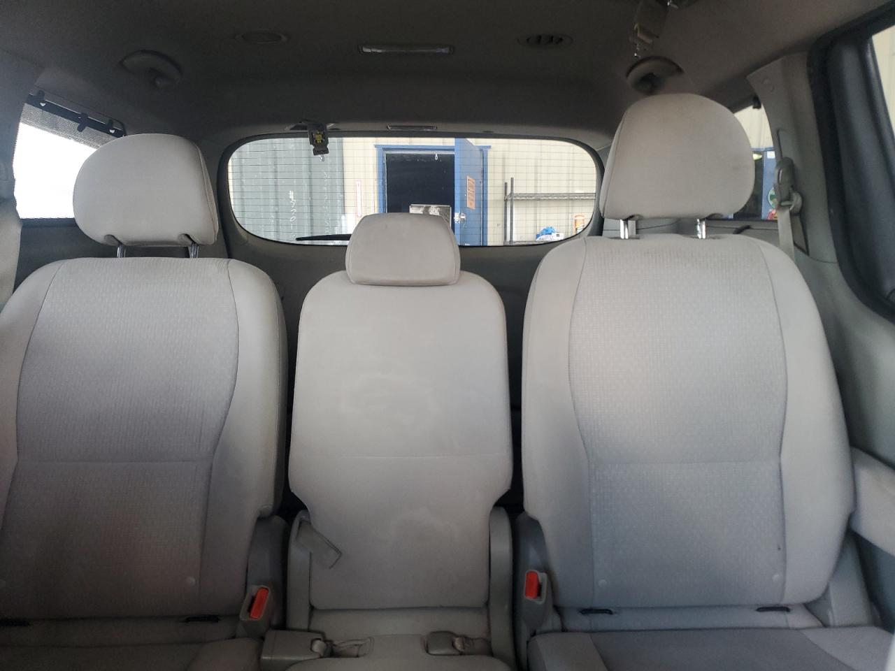 2016 Kia Sedona - Image 10