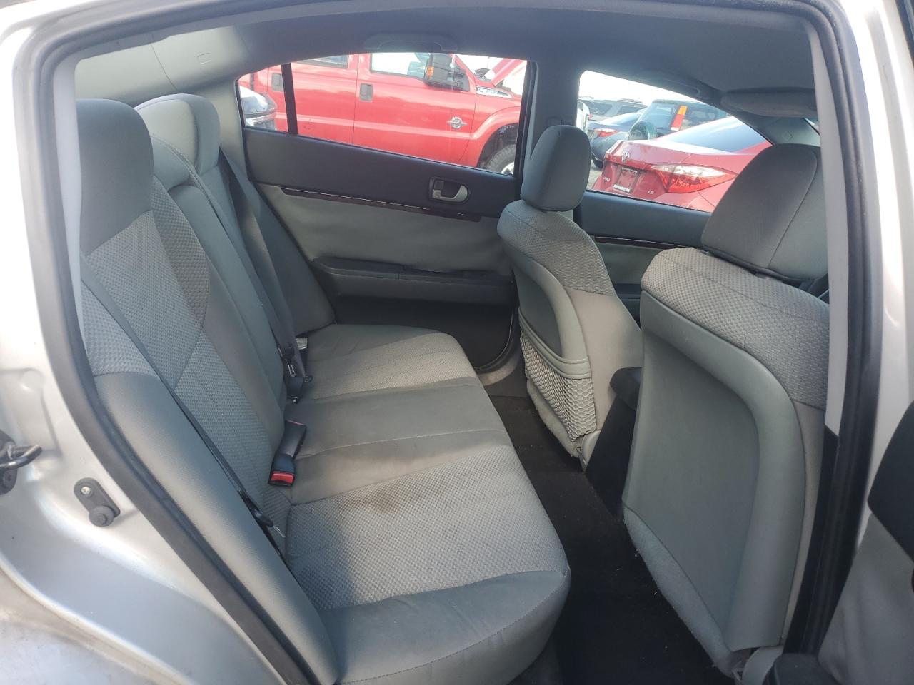2010 Mitsubishi Galant - Image 10