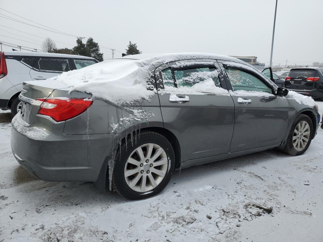 2013 Chrysler 200 - Image 3