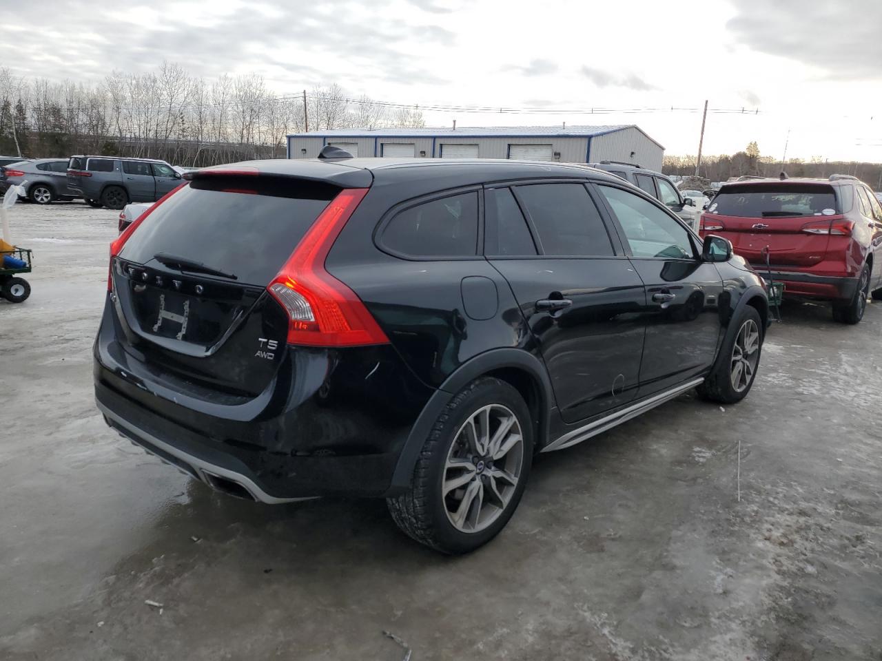 2018 Volvo V60 - Image 3