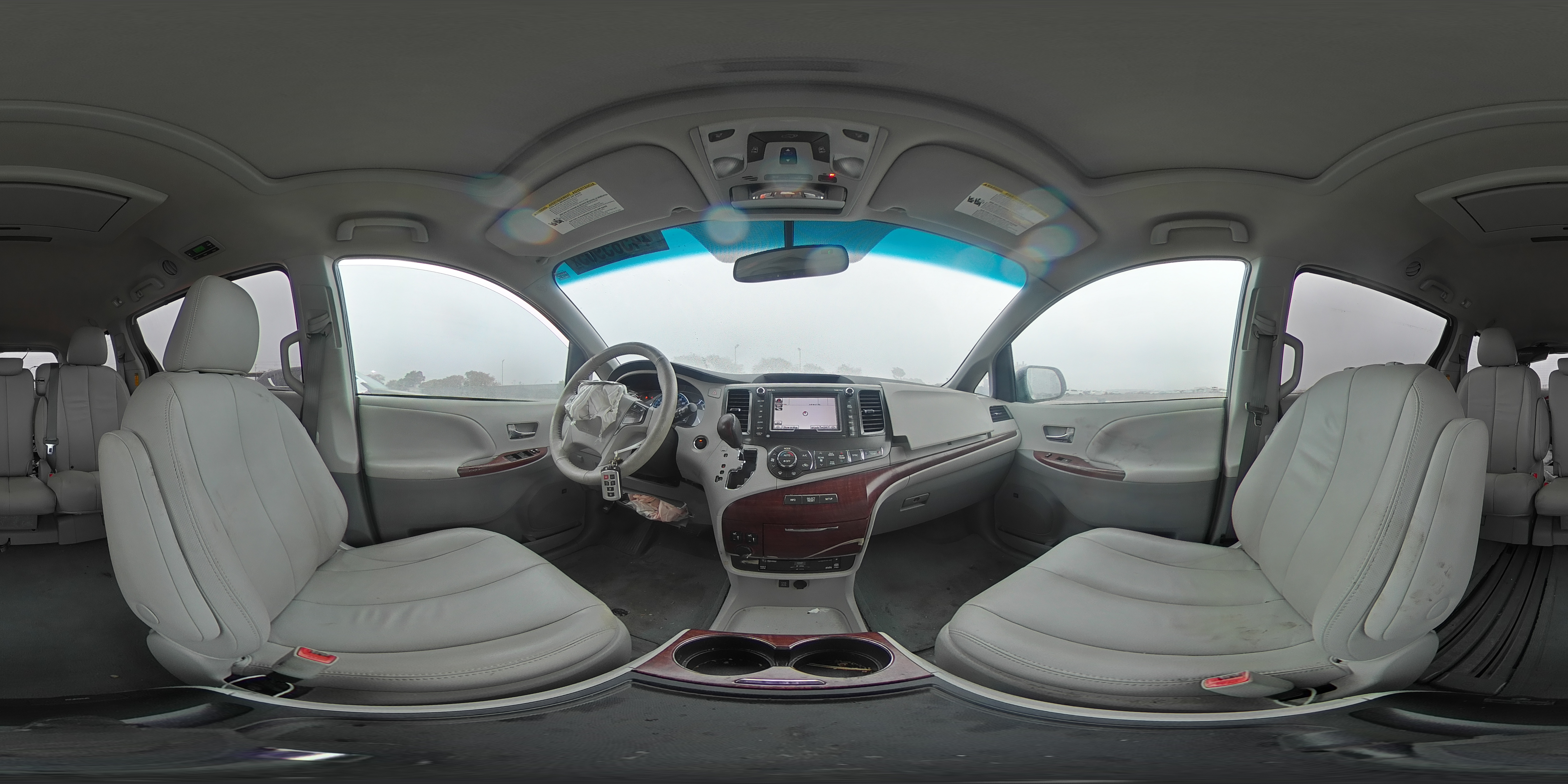 2013 Toyota Sienna - Image 14