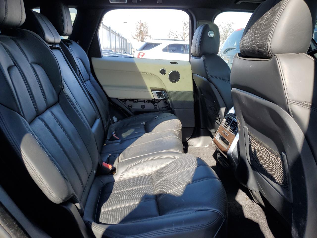 2014 Land Rover Range Rover - Image 11