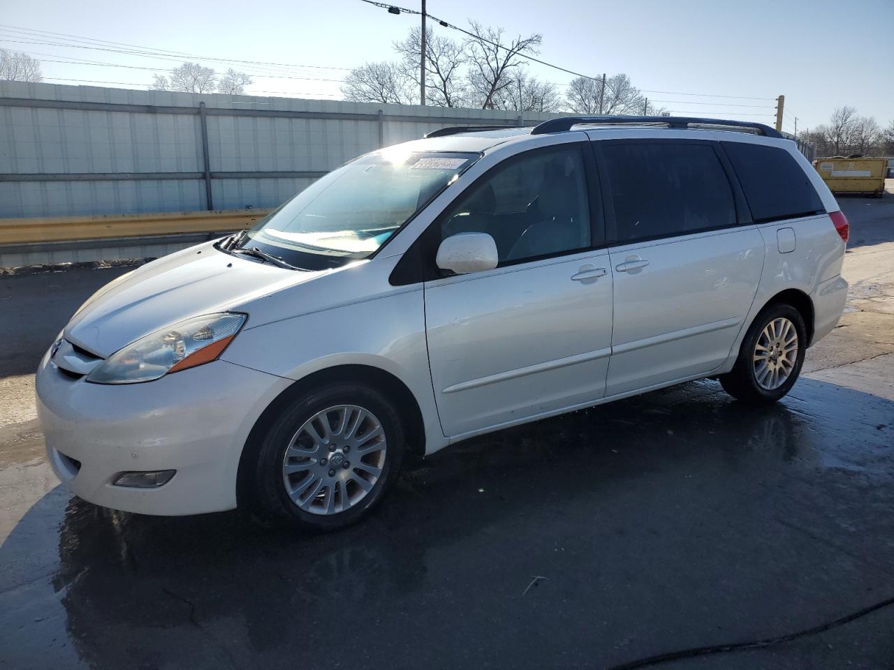 2010 Toyota Sienna - Image 1