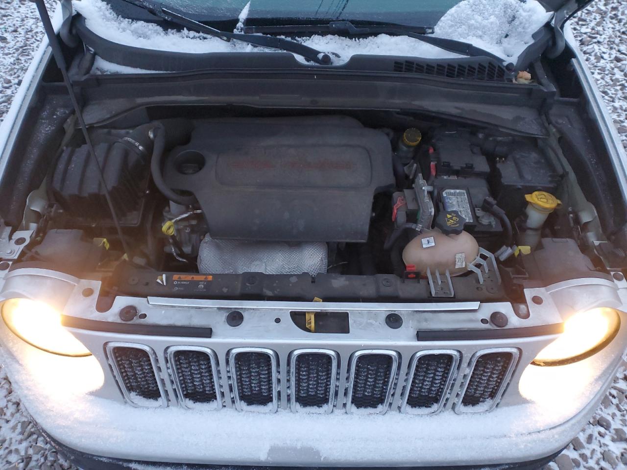 2016 Jeep Renegade - Image 12