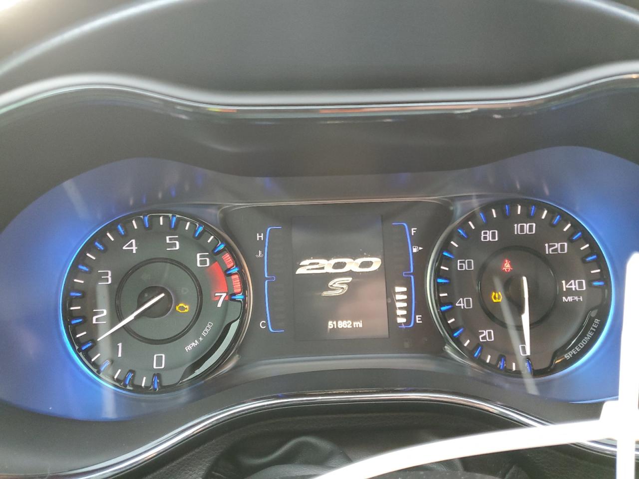 2015 Chrysler 200 - Image 9