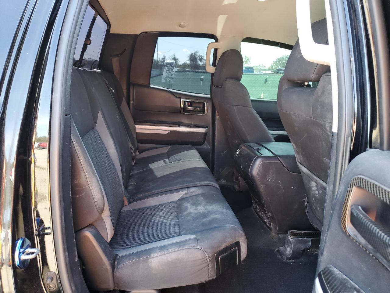 2015 Toyota Tundra - Image 10