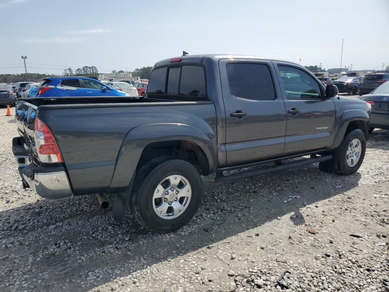 2015 Toyota Tacoma - Image 3